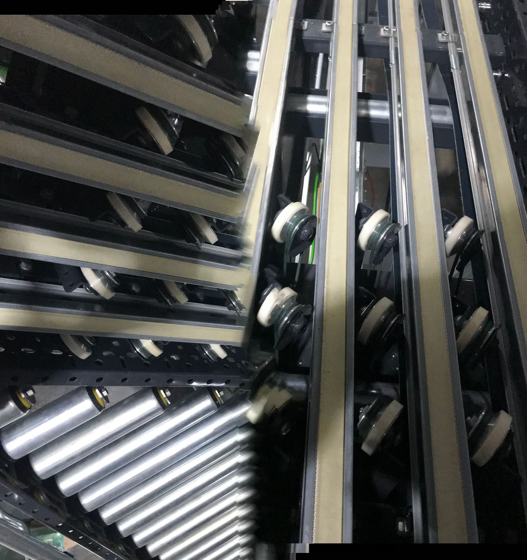 西格林SIEGLING 物流分揀輸送機(jī)E 15/2 UO/V5+F19X8U65導(dǎo)條輸送帶(圖1)