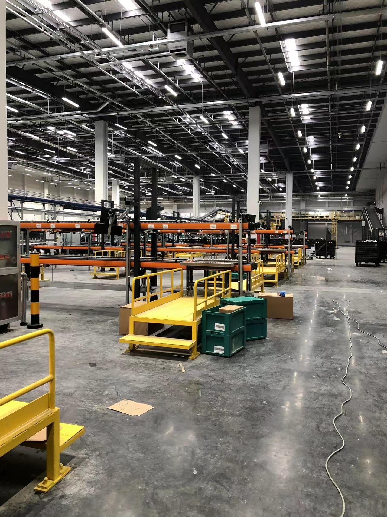 某世界品牌服裝分選基地施工現(xiàn)場(圖1)