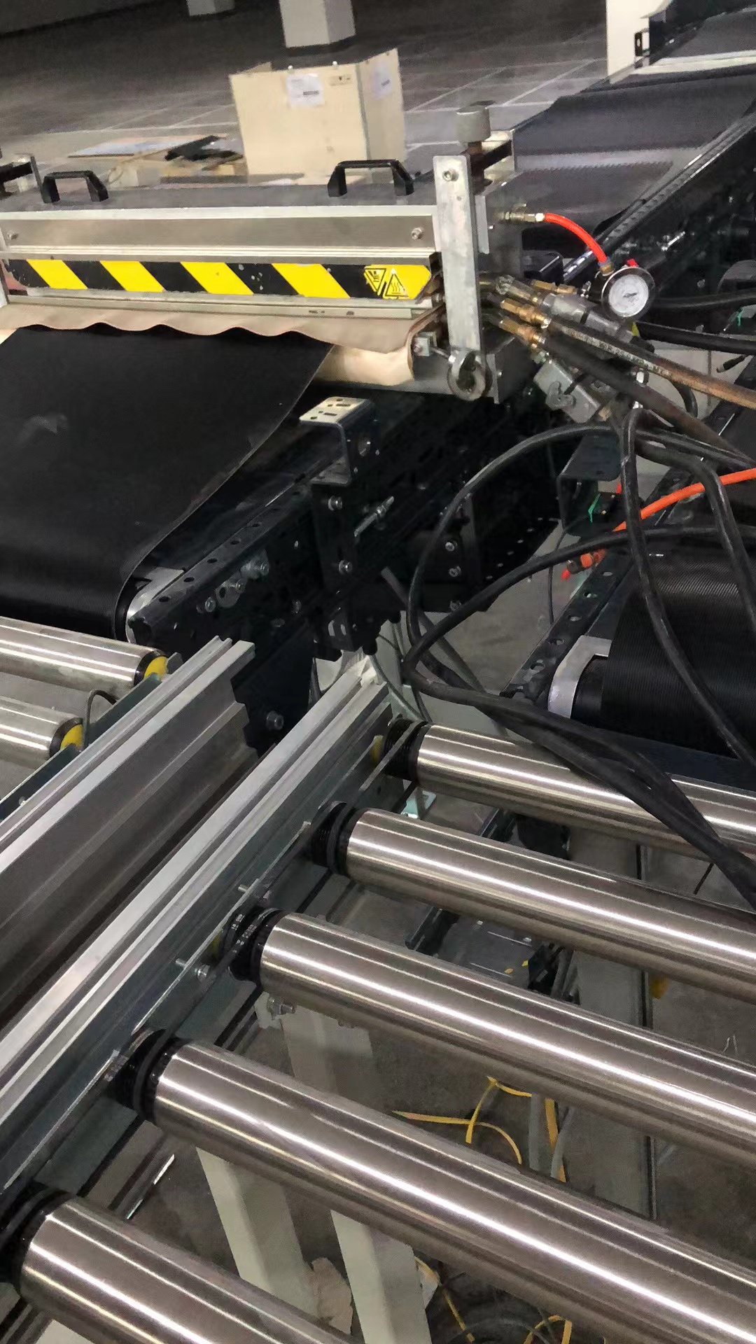 某世界品牌服裝分選基地施工現(xiàn)場(圖3)